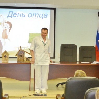 Ко Дню отца в Окружном кардиоцентре организовали конкурс скворечников Ко Дню отца в Окружном кардиоцентре организовали конкурс скворечников